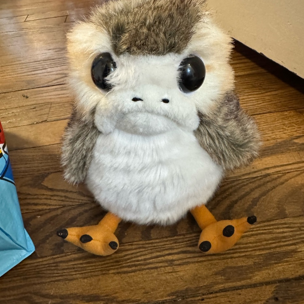 Disney Star Wars The Last Jedi Talking Action Plush Porg Toy with moving wings
